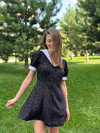 Жіноча міні-сукня з білим комірцем Чорний з червоними квітами M-L Харків