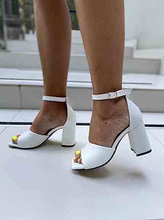 ARLEN Босоніжки жіночі шкіряні на літо на зручному каблуці білі відкриті ARLEN Бос-Глорія р. 36 Коломыя