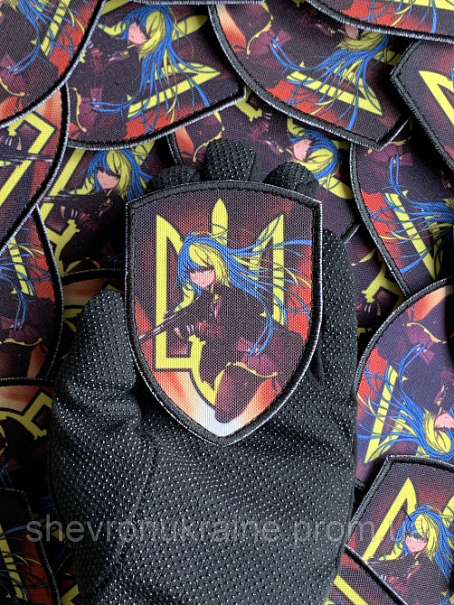 Друкований шеврон Аніме Дівчина (Форма щит. На липучці) Розмір 9x6.5см Київ - фото 7