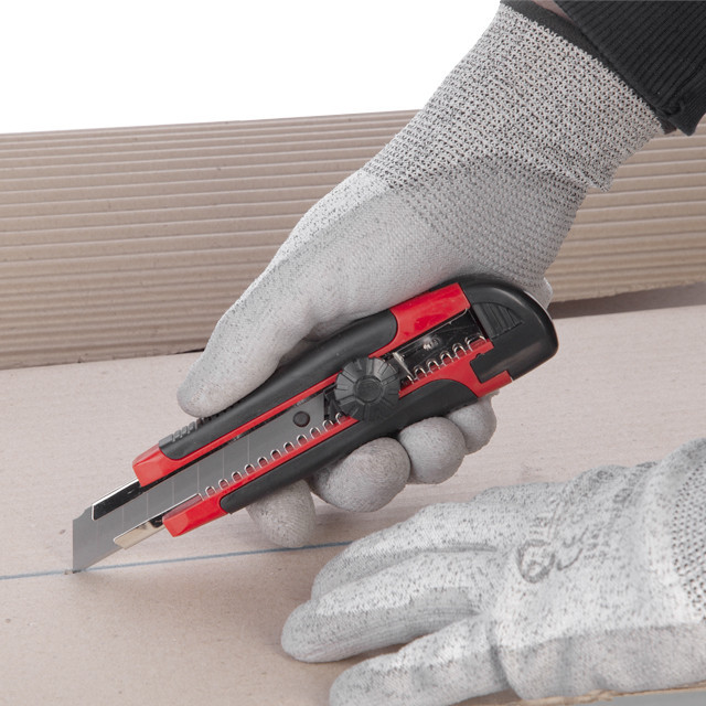 Нож сегментный, 18 мм, металлическая направляющая, прорезиненная ручка INTERTOOL HT-0503 Киев - изображение 7