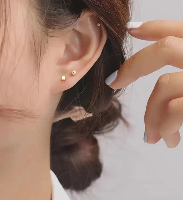 Минималистичные серьги-пусеты кубики золотистые, кубик 4 мм, унисекс Киев - изображение 3