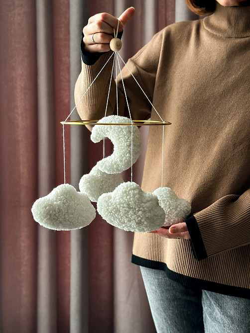 Дитячий мобіль на ліжечко для немовлят ручної роботи WooolyWool «Хмари букле» Київ - фото 7