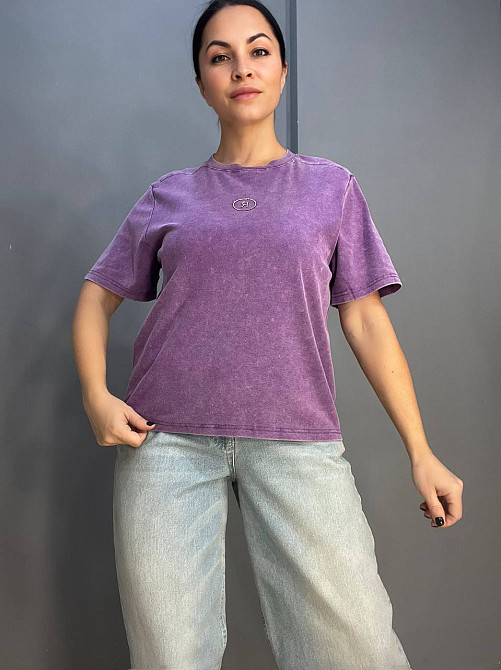 Футболка жіноча A-N 02517 варена аплікація літера "R" з камінців попереду середньої довжини one size, фіолетовий, one size Київ - фото 5