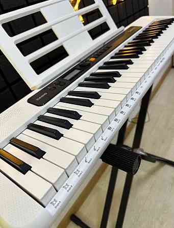 ПРОФЕСІЙНИЙ білий синтезатор CASIO, цифрове електронне піаніно. Харьков