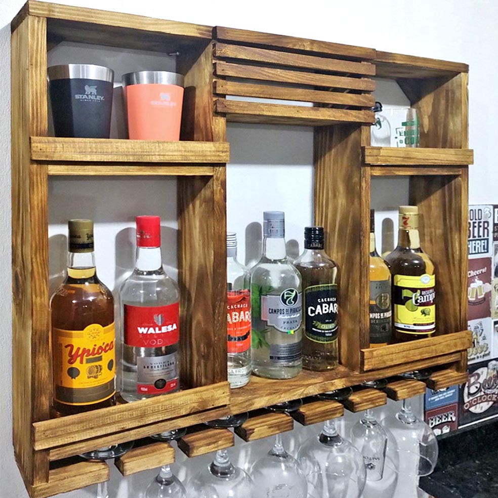 Настенная винная полка 