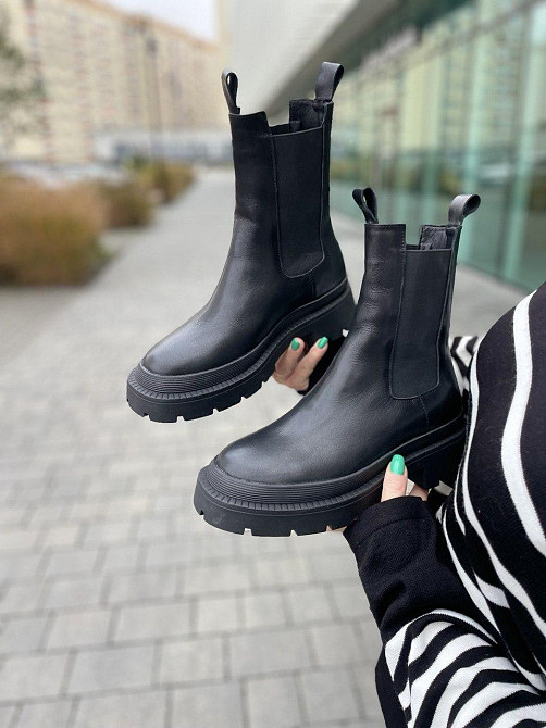 SOTHBY'S Черевики жіночі Sothby's чорні натуральна шкіра з хутром висота 18см размеры 38р.39р.4 Коломия - фото 1