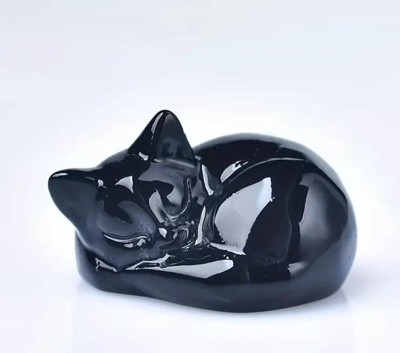 Статуетка сплячого кота із натурального каменю обсидіана 40 мм. Київ - фото 1