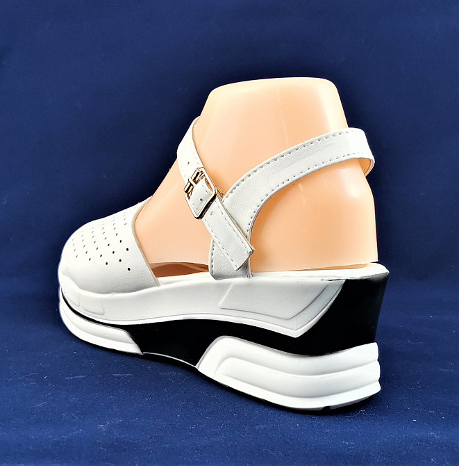 Жіночі Сандалі Босоніжки на Танкетці Платформа Білі Літні (розміри: 38,39,40) - К2 Дніпро - фото 2