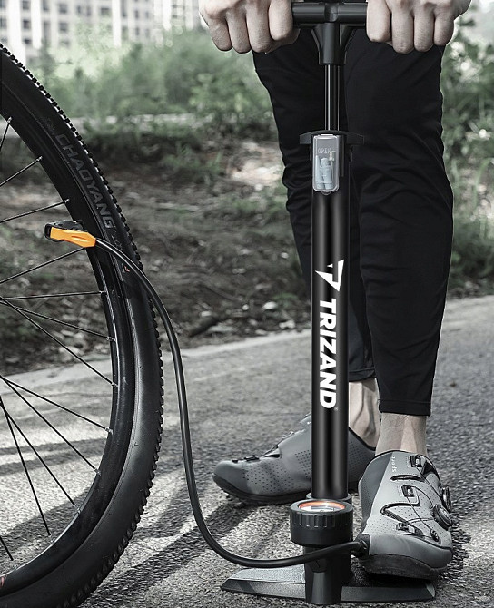 Насос напольный с манометром и шлангом + 3 насадки Trizand (19164) Black Нововолынск - изображение 9