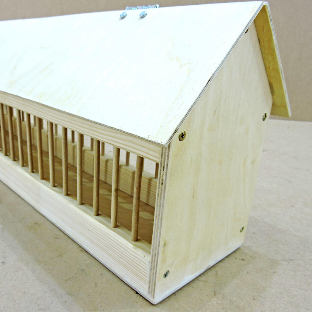 Деревянная кормушка для голубей 