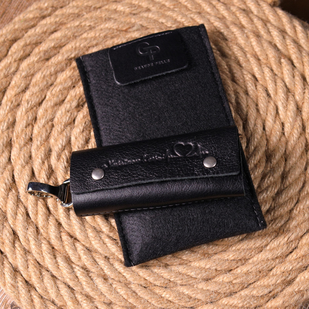 Практична ключниця у глянцевій шкірі Серце GRANDE PELLE 16718 Чорна Київ - фото 8