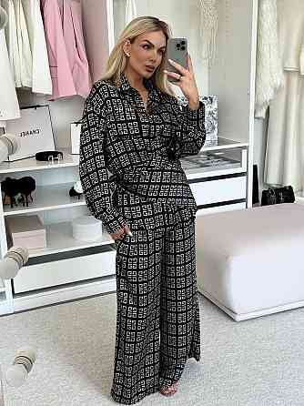 Жіночий легкий принтований костюм-двійка: сорочка та штани з хусткою сатин Чорний 2 Одеса
