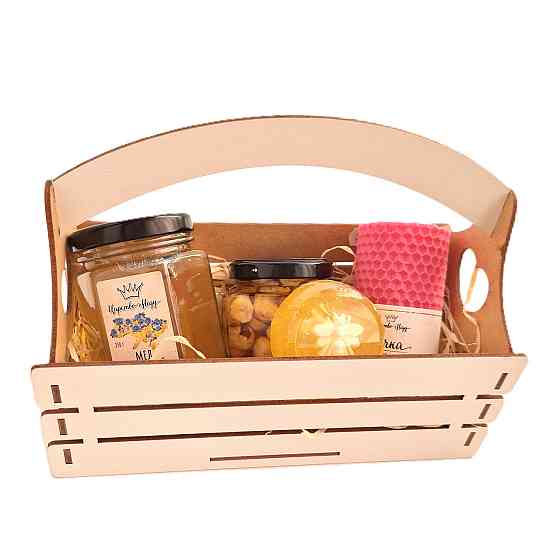 Корзина з солодощами, свічкою та милом. Цікавий солодкий подарунок. Одеса