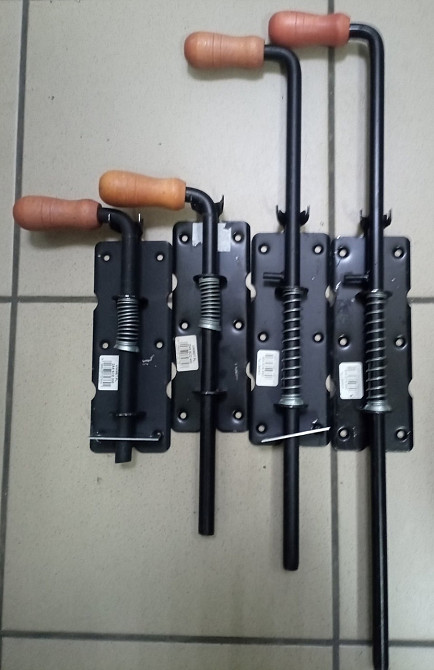 Засув пружинний чорний 300 мм з дерев'яною ручкою Киев - изображение 1