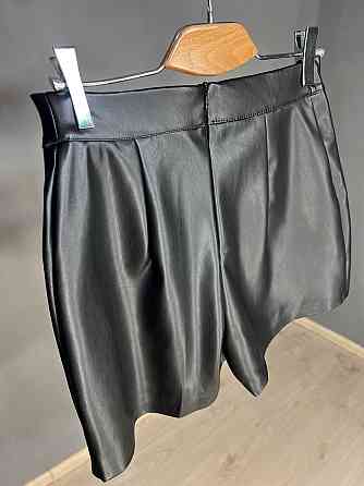 Шорти жіночі Gritana 173 зі спідницею на запах попереду короткі з кишенями розріз екошкіра чорні , чорний, 3XL Київ