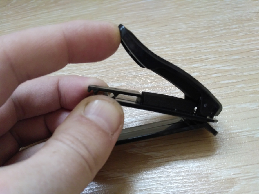 Держатель очков и пластиковых карточек на козырьке Киев - изображение 2