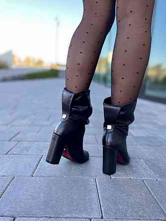 Nivelle Черевики жіночі NIVELLE чорні натуральна шкіра каблук 10см висота 15см 35р.-22.5см 39р. Коломыя