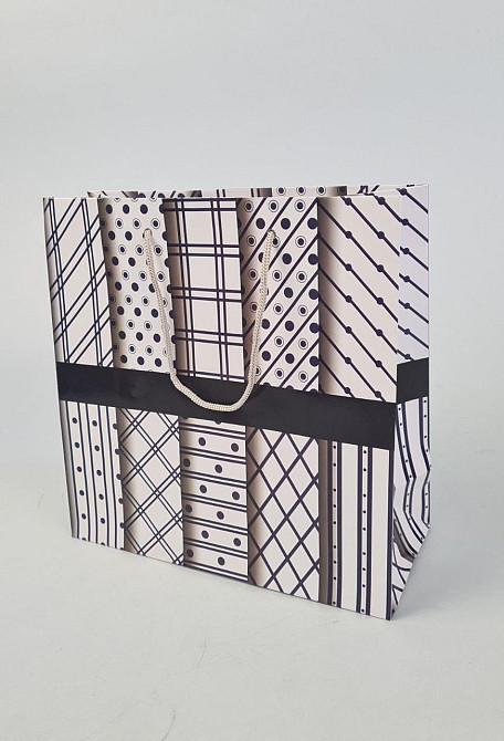 Пакет паперовий подарунковий квадратний 23*24*10 (артKV-139) (12 шт.) Харків - фото 1