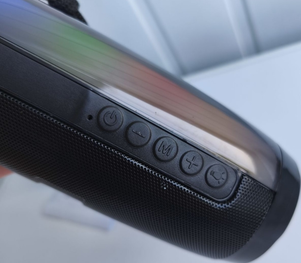 Мощная блютуз колонка с ремешком и подсветкой, черная TG157 Киев - изображение 1