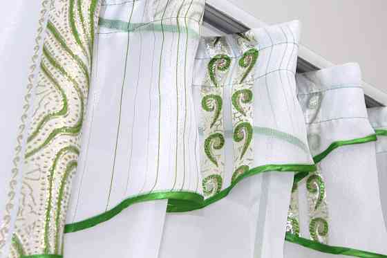 Кухонные шторы VR-Textil № 091к с ламбрекеном и подвязками белый с золотисто-зеленым 280х170 см (59-814) Киев