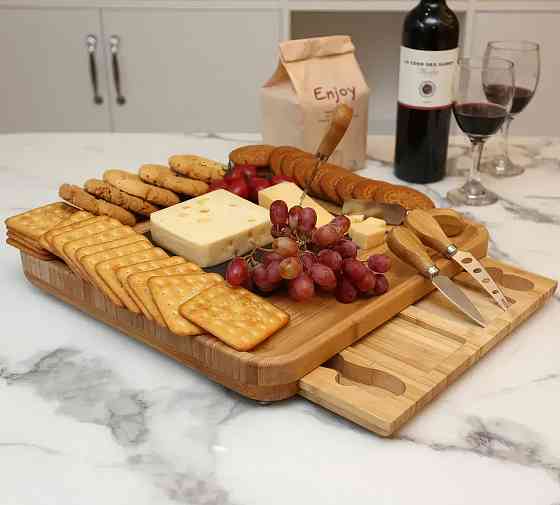 Дошка бамбукова для сиру і закусок, дерев'яна, сервірувальна менажниця з поверхнею для нарізки 33×33 см Кам'янець-Подільський