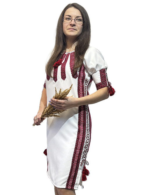 Женское вышитое платье с регулирующейся шнуровкой по бокам с красным орнаментом Киев - изображение 2