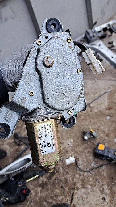 Моторчик заднего стеклоочистителя Hyundai Tiburon 2003–2008 Киев - изображение 1