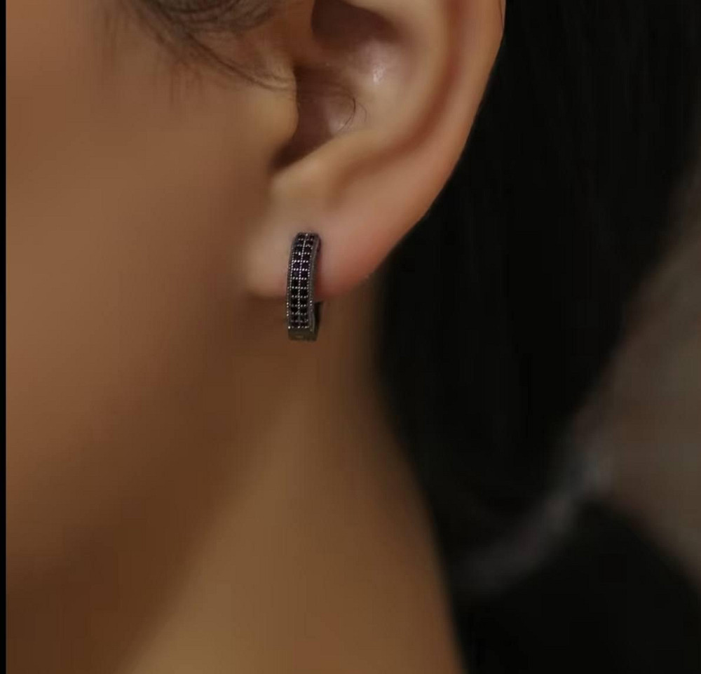 Серьги-кольца с чёрным цирконием – тёмный металл Киев - изображение 2