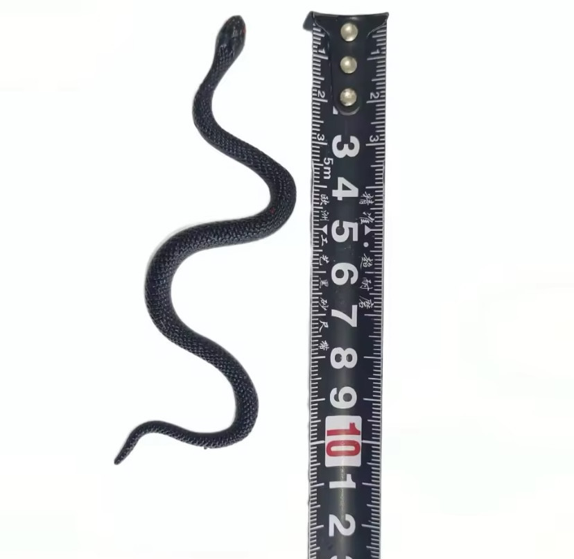 Іграшка змія резинова чорного кольору Декор на Хеллоуїн чудова прикраса хеллоуін розмір скручений 10 розмір прямий 17 см Київ - фото 4