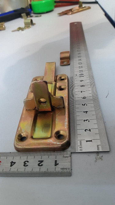 Засув плоский в жовтому оцинку 100мм,  з отвором для колодки "P-o" Київ - фото 3