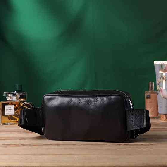 Прямоугольная сумка-бананка для мужчин из натуральной глянцевой кожи Shvigel 22825 Черная Киев