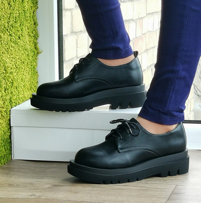 Жіночі Чорні Туфлі Броги Кросівки на Танкетці Оксфорди Шкіряні (розміри: 36,37,38,39,40,41) — 6-26 Дніпро - фото 1