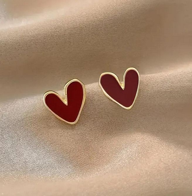 Минималистичные серьги-пусеты в форме сердца, красные, 13 мм Женские гвоздики для повседневной носки Киев - изображение 1