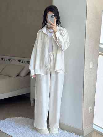 Женский базовый брючный костюм двойка: рубашка и брюки в полоску турецкий тиар 42/46, Молочный Одесса