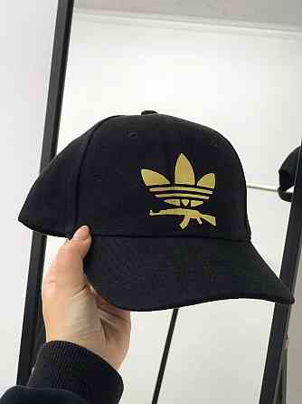 Кепка\ Бейсболка с золотым принтом 