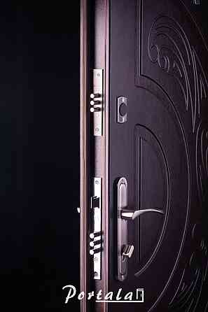 Двери квартирные, серия Элегант, модель Рассвет, гнутом профиле, Темный орех, 2 замка Киев