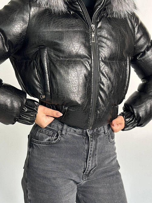 Женский зимний пуховик короткий черный с натуральным мехом Харьков - изображение 5