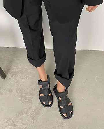 RONE Босоніжки жіночі чорні літні шкіряні RONE 132 із закритим носком / Модні босоніжки р. 36-4 Коломыя