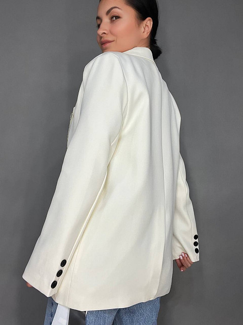 Пиджак женский Qidian 91110 оверсайз широкий крой на пуговицах с аксессуаром цепочкой one size белый, белый, one size Киев - изображение 3