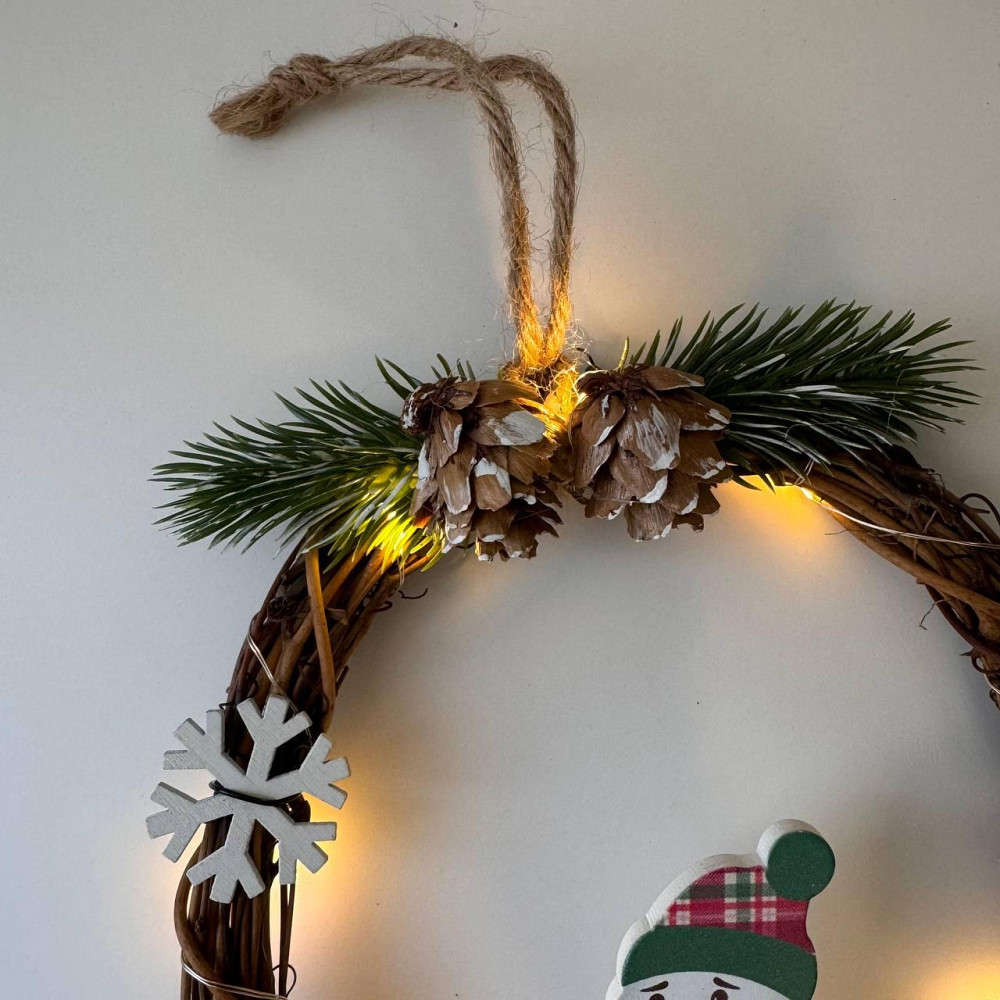 Рождественский венок из ротанги новогодний венок подвесной декор 18 см Niki Light LED от батареек снеговик Киев - изображение 10