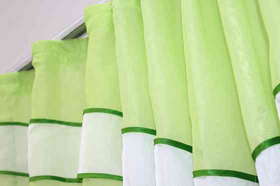 Кухонний комплект VR-Textil № 058к шторки і тюль з ламбрекеном салатовий з білим 270х170 см (50-497) Київ