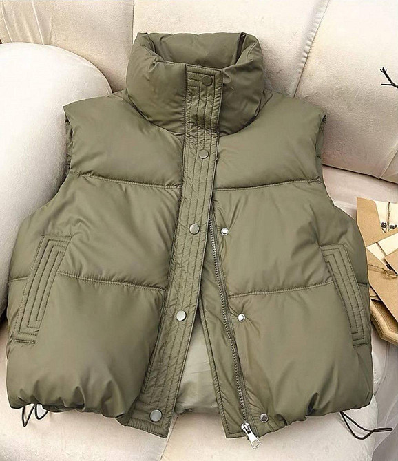 Женская укороченная жилетка с карманами плащевка FLOW на синтепоне Хаки, 42/44 Одесса - изображение 1