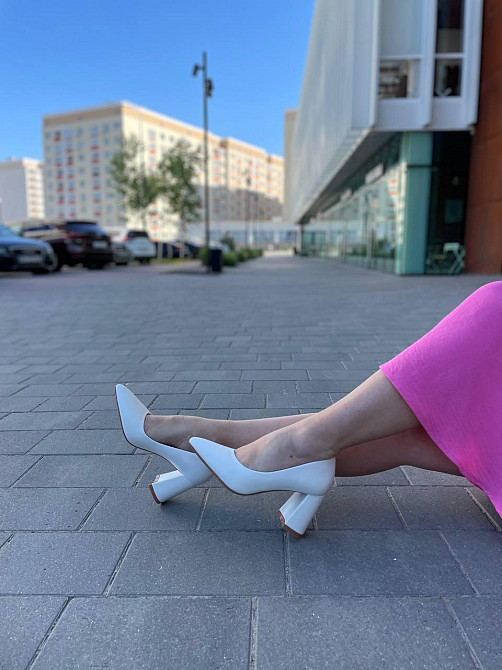 Meideli Модні жіночі туфлі з гострим носком на грубих підборах 8 см. з еко-шкіри білі весна-осі Коломия - фото 6