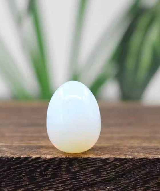 Сувенирное яйцо из натурального камня опалита размером 15*20 мм. Киев - изображение 1