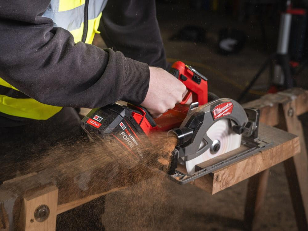 Пила дисковая ручная аккумуляторная MILWAUKEE M18 FCS66GR3-0 (каркас) Одесса - изображение 5