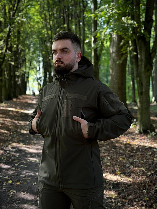 Військовий чоловічий демісезонний костюм soft shell, тактична оливкова форма з липучками для шевронів і капюшоном Львів - фото 10