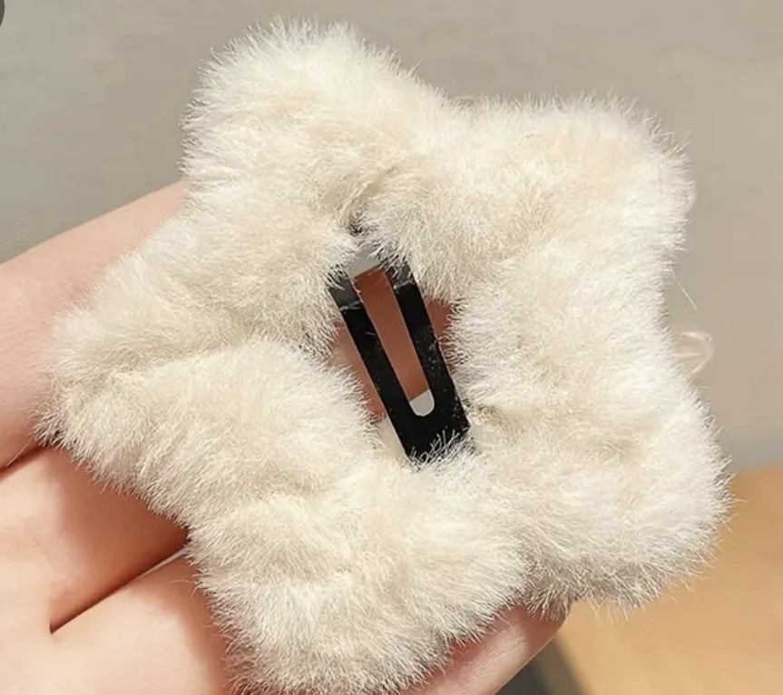 Заколка зі штучного хутра 