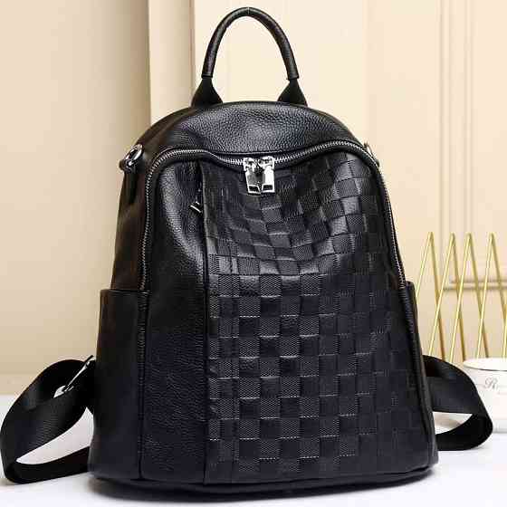 Шкіряний жіночий рюкзак з тисненням 25х30х11, сумка наплічна з шахматним візерунком, чорна Київ