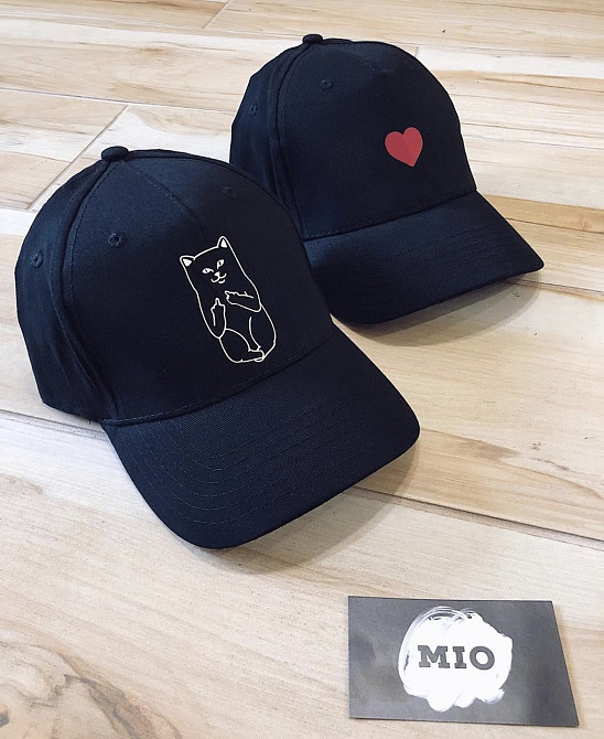 Черная хлопковая Кепка\Бейсболка с принтом КОТИК F*CK \ Сердечко Черновцы - изображение 1