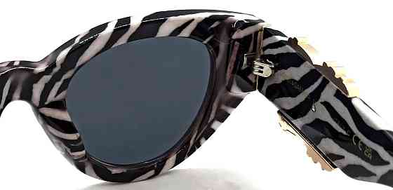 Брендові окуляри жіночі чорні, великі, із золотим лого на дужках. Київ